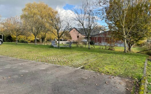 * VENDU * — 3 PARKINGS À BIVANGE—