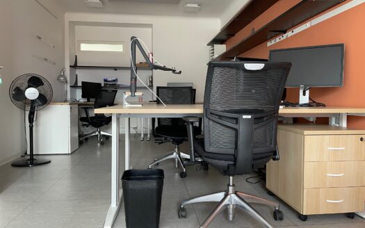 — BUREAU À LOUER À FENNANGE —