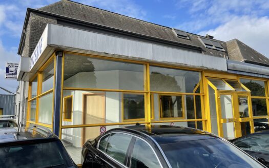 — BUREAUX À LOUER À MAMER —